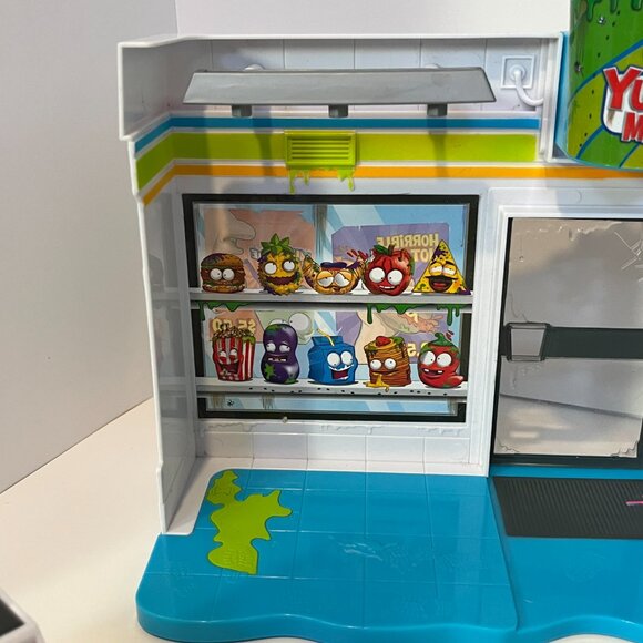 The Grossery Gang Muck Chuck Garbage Truck + Yucky Mart W Checkout Playset - Picture 11 of 15